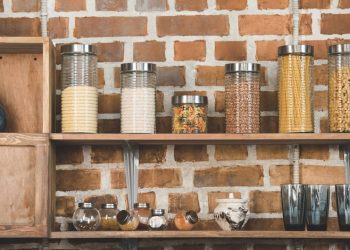 Gaste só R$ 10 e resolva a bagunça da cozinha com potes de vidro