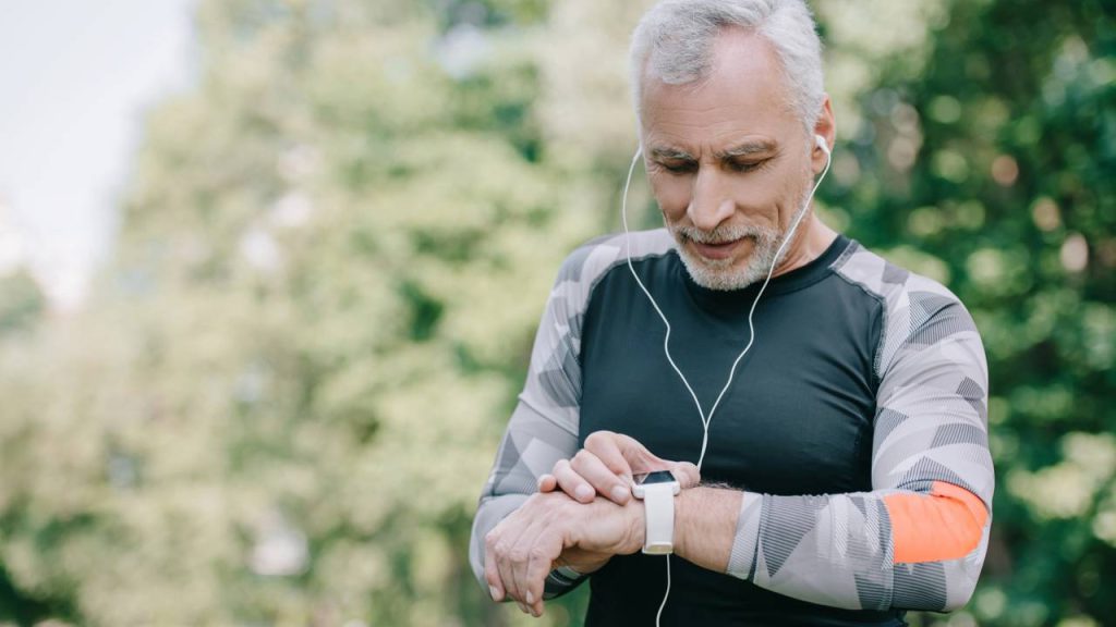 3 relógios baratos por até R$ 99 que oferecem alarme, cronômetro e resistência à água