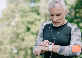 3 relógios baratos por até R$ 99 que oferecem alarme, cronômetro e resistência à água