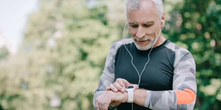 3 relógios baratos por até R$ 99 que oferecem alarme, cronômetro e resistência à água