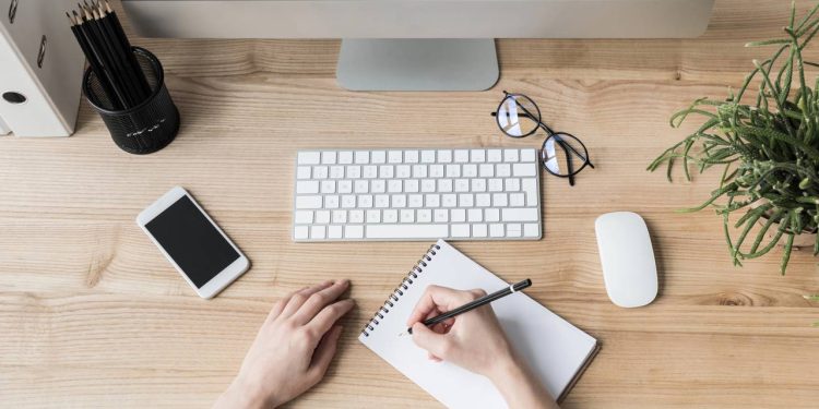 Conheça as opções mais econômicas de teclados para investir no seu home office