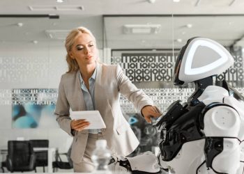 Profissão da tecnologia que cria robôs digitais e já paga salários acima de R$ 10 mil por mês