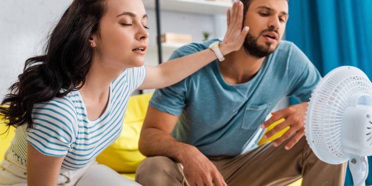 Ventiladores baratos que deixam a casa fresca sem estourar a conta de luz
