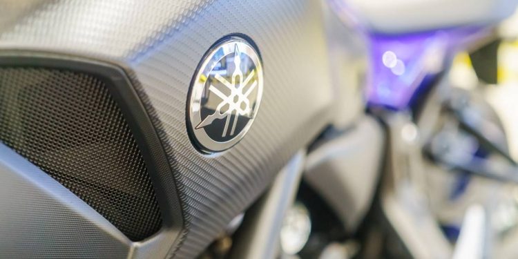 Moto barata da Yamaha custa menos de R$ 18 mil e faz 42 km com 1 litro de combustível