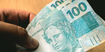 Brasileiros estão ganhando até R$ 1.000 com essa nota de R$ 100