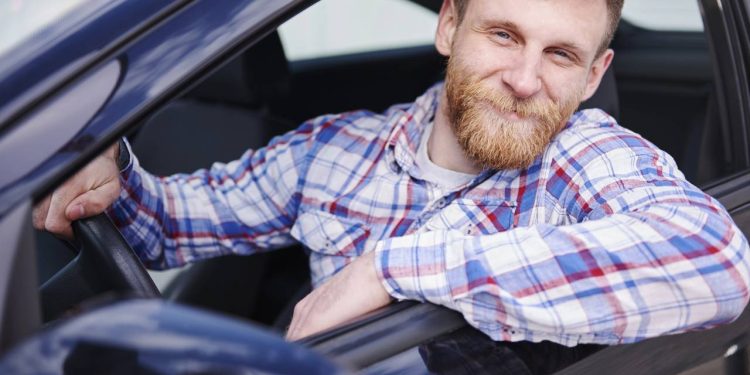 Três itens tech para carro que melhoram som, carga e navegação