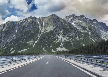 Famosa rodovia tem mais de 13.000 km de extensão e não possui limite de velocidade