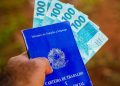 Trabalhadores de carteira assinada estão atentos as regras das férias, segundo a CLT