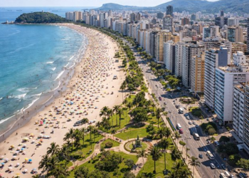 A cidade do litoral paulista fundada em 1546 ideal para viver com segurança e bem-estar à beira-mar