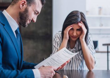 Atenção, a lei proíbe que você seja cobrado por dívidas no seu trabalho ou em horários de descanso