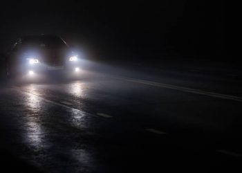 Comunicado para todos os motoristas sobre o uso correto dos faróis para evitar multas