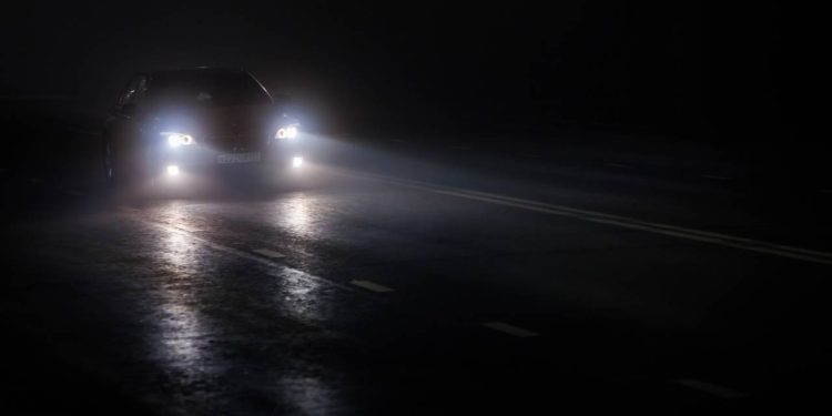 Comunicado para todos os motoristas sobre o uso correto dos faróis para evitar multas