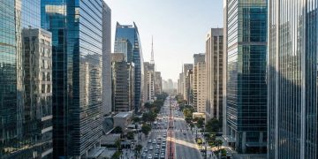 Rua carioca se torna o coração do comércio de Ipanema; com 4 km, ela é a passarela de luxo que liga o bairro a Copacabana e Leblon