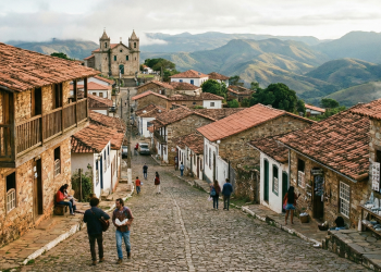 O vilarejo místico a 1.440 metros de altitude: construída sobre pedras, cidade atrai ufólogos e buscadores de paz