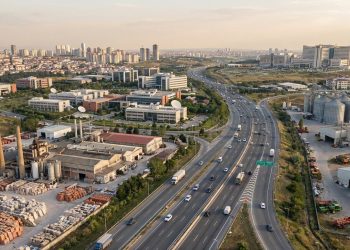 Rodovia de 453 km vira a espinha dorsal do interior paulista; duplicada e moderna, ela conecta os maiores polos do agronegócio e indústria