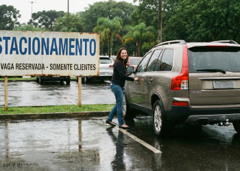 Esse detalhe nas placas de estacionamento está rendendo multas no Brasil