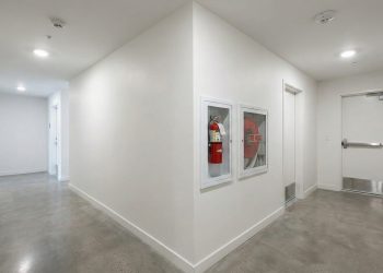 Brasileiros que moram em condomínios precisam saber que a lei dos extintores é obrigatório