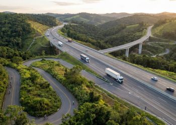 Antiga "Rodovia da Morte" vira símbolo de superação da engenharia; após a duplicação, a BR-116 reduziu drasticamente os acidentes no trecho