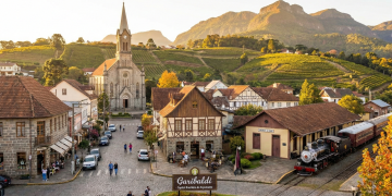 Capital do espumante: a cidade histórica onde é possível fazer degustação dentro de uma maria-fumaça