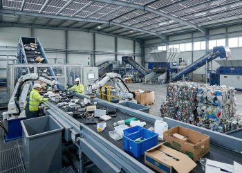 Milhões de produtos retornados e toneladas de material reciclado: é assim que a logística reversa transforma o lixo em matéria-prima de novo