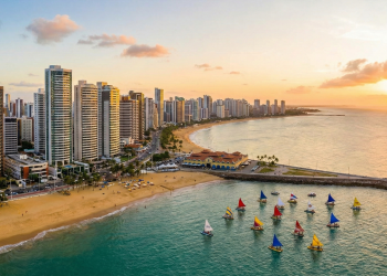 A cidade da Terra da Luz encanta com sol constante, gastronomia e praias incríveis