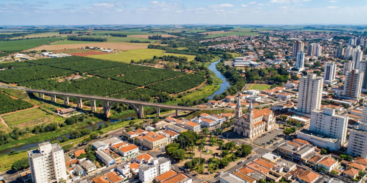 Fundada em 1826, esta cidade combina tradição histórica e indústria moderna no interior paulista