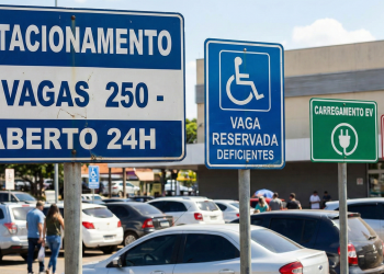 Estacionar em local proibido gera custos imediatos e risco de remoção do veículo