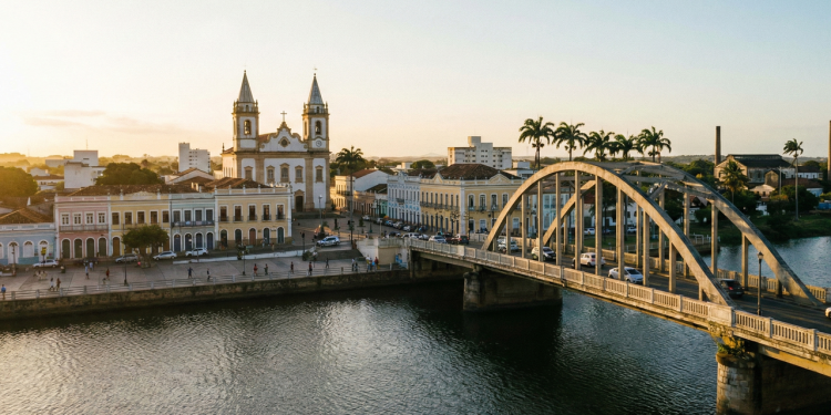 Cidade de 1835 se destaca por economia ativa, custo equilibrado e estrutura completa