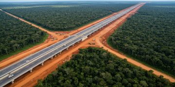Com mais de 4.000 km de extensão, esta rodovia lendária foi projetada para rasgar a Amazônia e integrar o Brasil de leste a oeste
