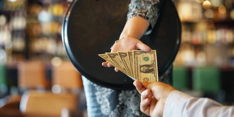Comunicado para todos os brasileiros sobre as novas regras da gorjeta em bares e restaurantes