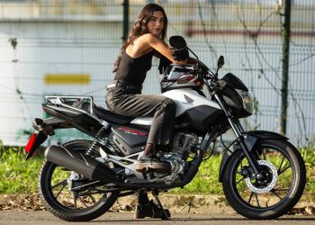 Procurando uma moto econômica para o dia a dia? Conheça o modelo que faz mais de 40km/l, tem manutenção barata e ótima resposta no trânsito urbano.