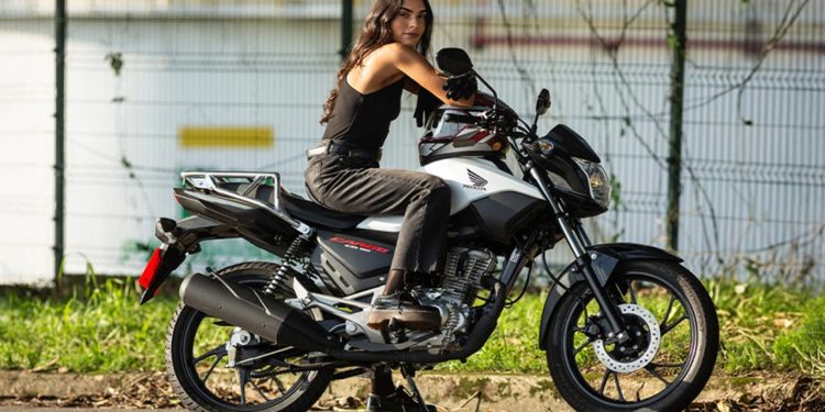 Procurando uma moto econômica para o dia a dia? Conheça o modelo que faz mais de 40km/l, tem manutenção barata e ótima resposta no trânsito urbano.