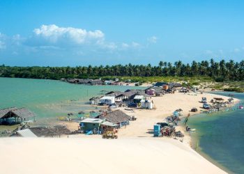 Destino perfeito para casais e jovens que procuram um lugar com praias paradisíacas e vida noturna badalada