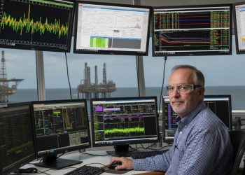 Salários offshore em 2025 passam de R$ 15 mil com adicionais, bônus e PLR no setor de óleo e gás