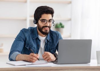 3 acessórios tecnológicos de até R$ 90 que transformam o home office sem gastar muito