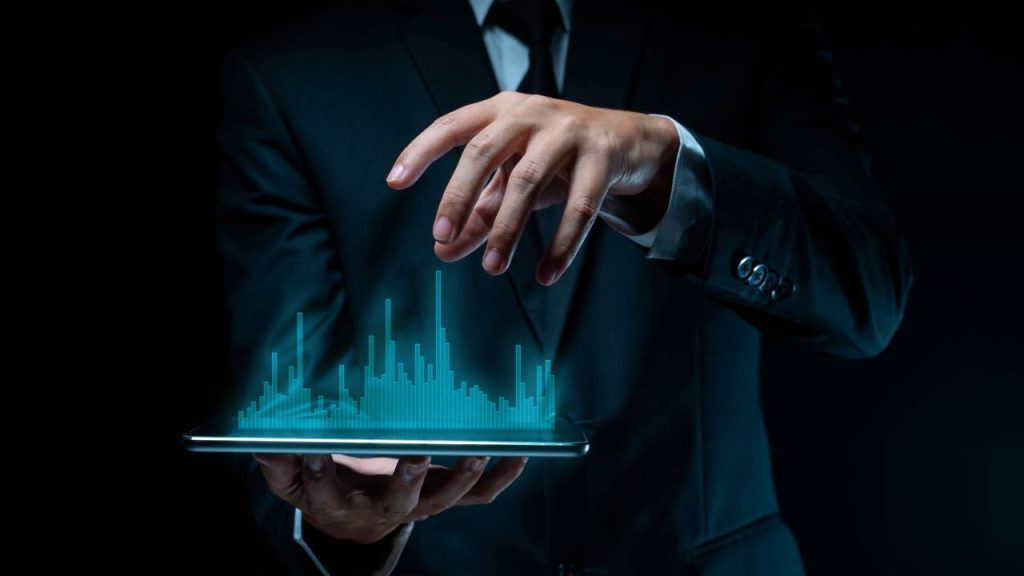 Brasileiros comemoram nova profissão meio período que paga mais que muitos cargos CLT