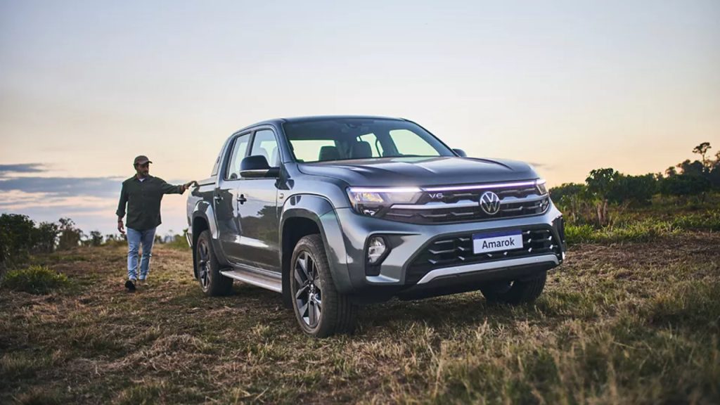 A Amarok que evolui no visual, mantém o V6 brutal e foca no prazer ao dirigir no asfalto