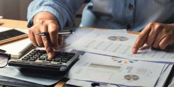 Inadimplência empresarial bate recorde em outubro e atinge 8,7 milhões de empresas, aponta Serasa