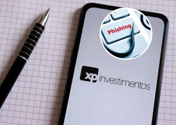 Aplicativo da XP Investimentos na tela de um smartphone e phishing - Créditos: depositphotos.com / BrendaRochaBlossom - Créditos: depositphotos.com / weerapat