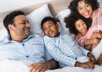 Três pijamas femininos, masculinos e infantis acessíveis para a rotina