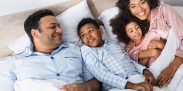 Três pijamas femininos, masculinos e infantis acessíveis para a rotina