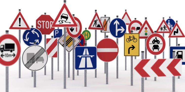 Essas placas parecem simples, mas custam caro aos motoristas