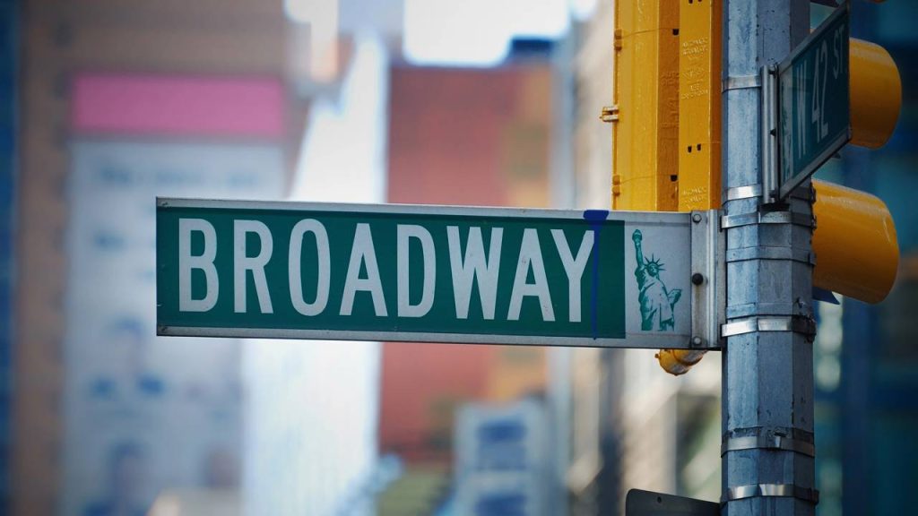 Avenida de Nova York ganha fama por seus 53 km de extensão, pois seus teatros de 1880 viraram o maior símbolo mundial do entretenimento e das artes