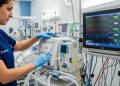 Consertar equipamentos médicos hospitalares é a carreira técnica invisível que salva vidas e paga salários acima da média pela alta responsabilidade