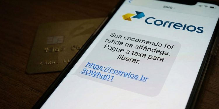 Se você realizou compras na Shopee recentemente, nunca clique neste tipo de link por SMS sobre taxas de importação dos Correios