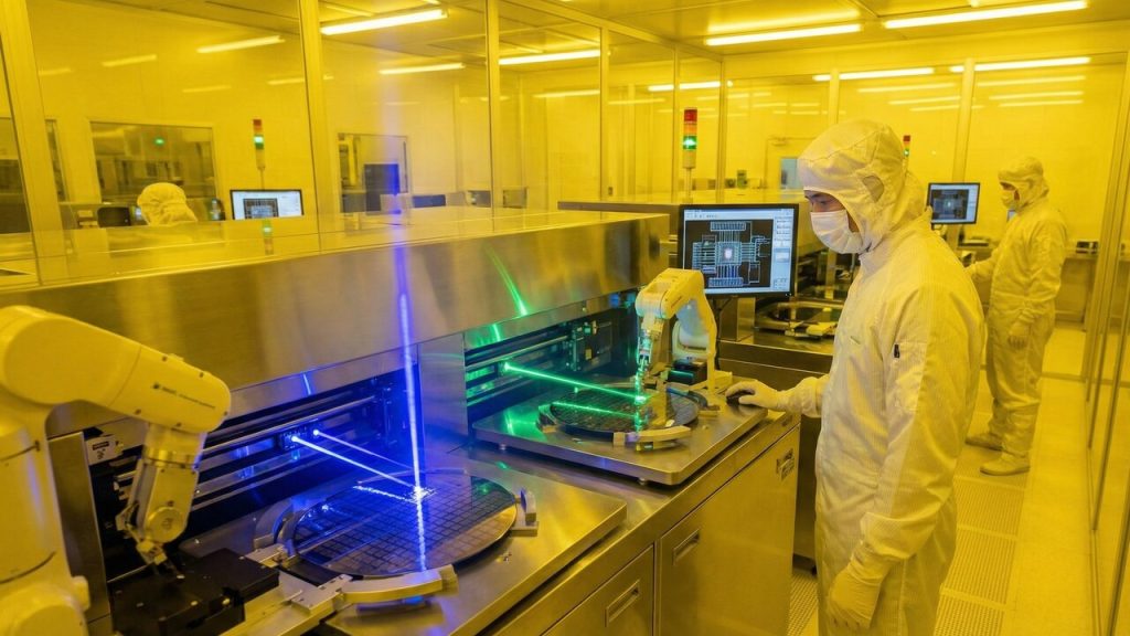 Em salas 10 mil vezes mais limpas que o ar, a litografia cria os microchips que movem o mundo