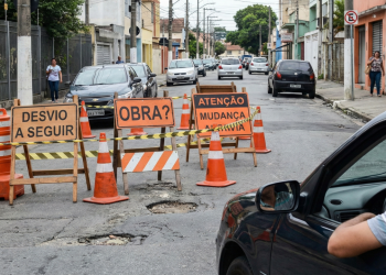 Poucos motoristas sabem o que essas placas temporárias realmente indicam