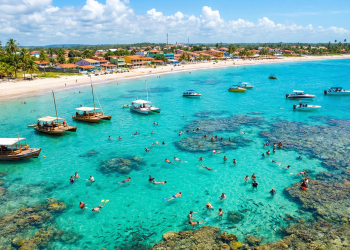 O caribe brasileiro original: piscinas naturais, água morna e barreiras de corais a 2 horas da capital