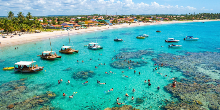 O caribe brasileiro original: piscinas naturais, água morna e barreiras de corais a 2 horas da capital