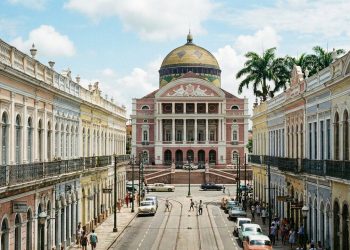 Avenida de Manaus vira um museu a céu aberto; com o Teatro Amazonas e prédios históricos, ela é o coração do ciclo da borracha